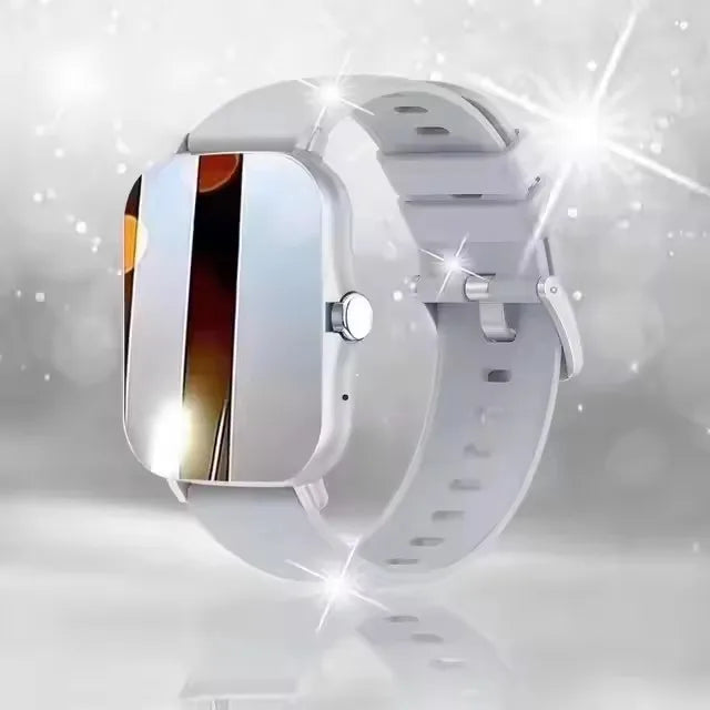 Weiße Smartwatch mit vollfarbigem Touchscreen und goldfarbenem Armband, in hellem Studiolicht.