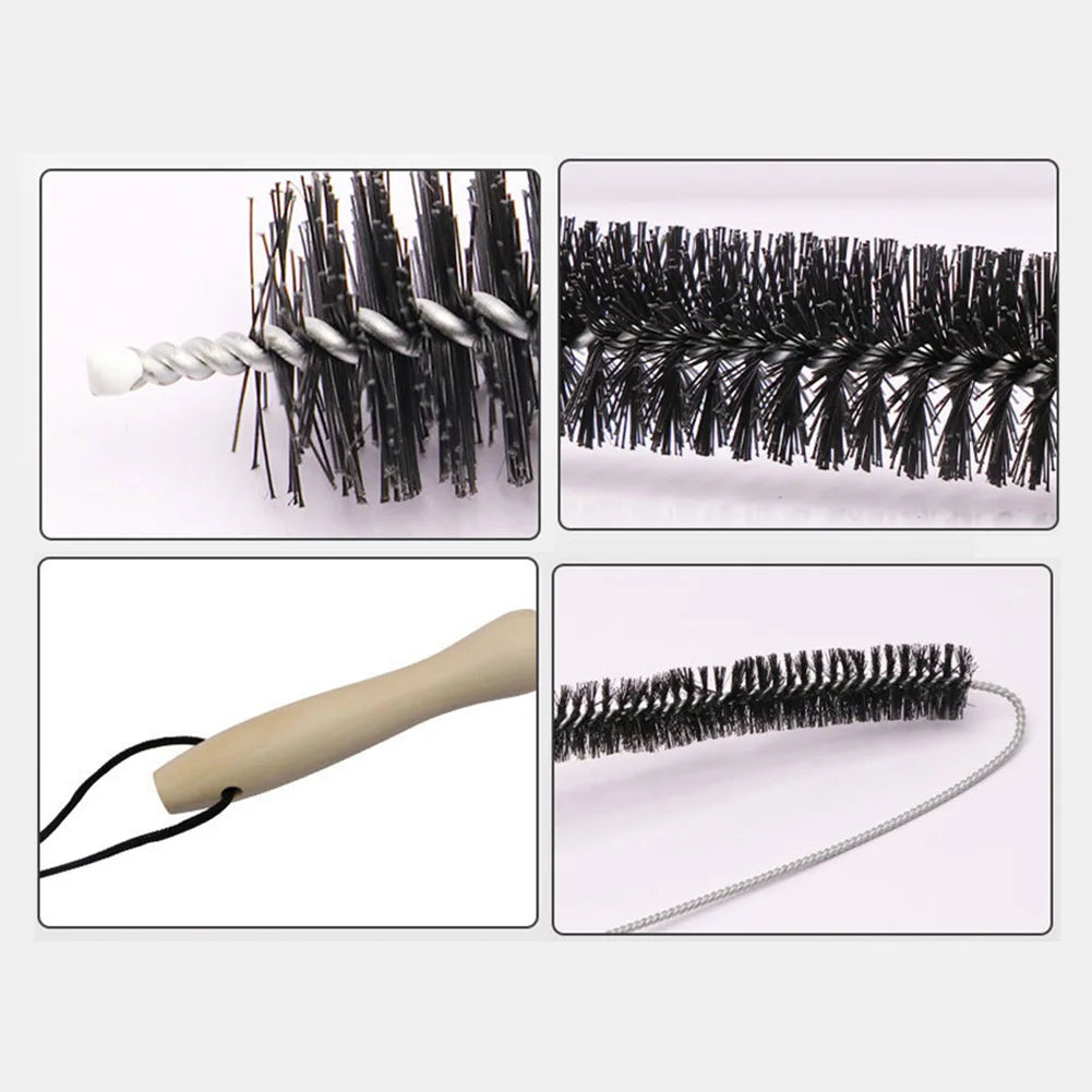 Un jeu de brosses flexibles noires et argentées pour nettoyer radiateurs et grilles d'aération.