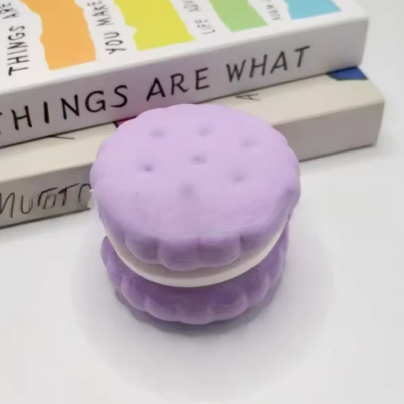 Langsam aufsteigender Kuchen-Squishy zur Stressreduzierung