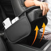 Schwarze Lederarmlehnen-Organizertasche mit Smartphone und Karte im Fahrzeuginnenraum