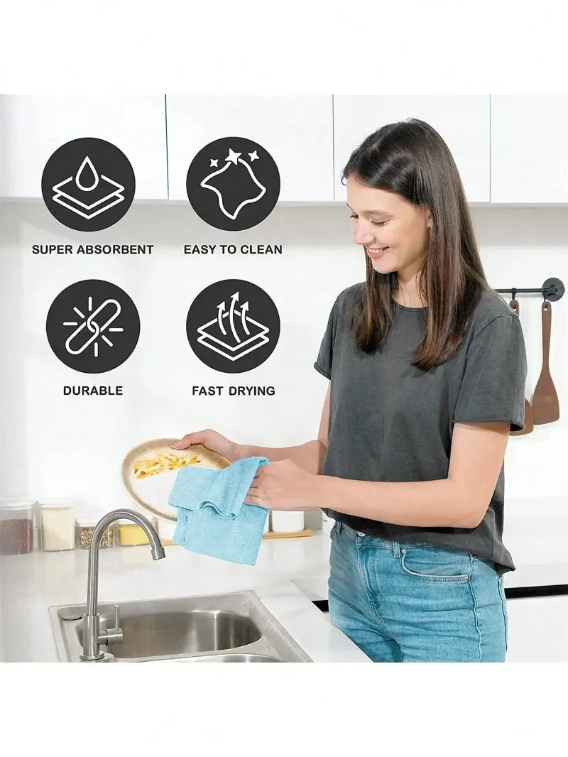 A woman is cleaning a kitchen sink with a blue microfiber towel, surrounded by icons highlighting the product's features.