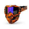 Ein Paar orange und schwarz taktische Motorradbrillen mit reflektierender Linse.