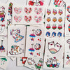 Colección de pegatinas temporales con diseños de luna, estrella, diablo y flor en tarjetas blancas.