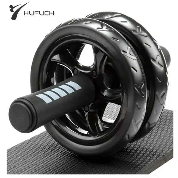 Roulage ab double roue noir avec coussinet de genou, montré sur une surface sombre.