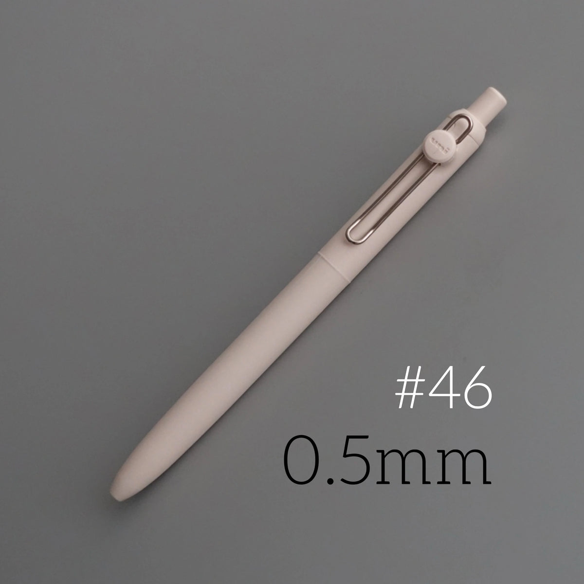 A light pink Uni ZENTO quick-dry gel pen is shown diagonally against a gray background.