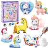 Collection de figurines de licorne et de cheval dans diverses couleurs, y compris une boîte de kit de peinture.