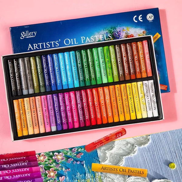 Collection d'aquarelles à l'huile d'artistes de diverses couleurs affichées sur une boîte noire sur fond rose.