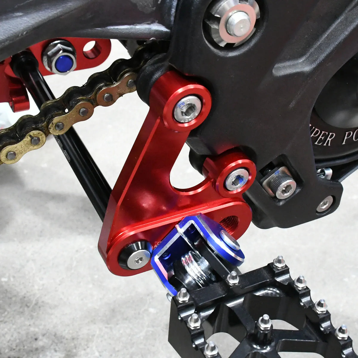 Durable Aluminum Footpegs with Pedal Bracket for Electric Dirt Bikes