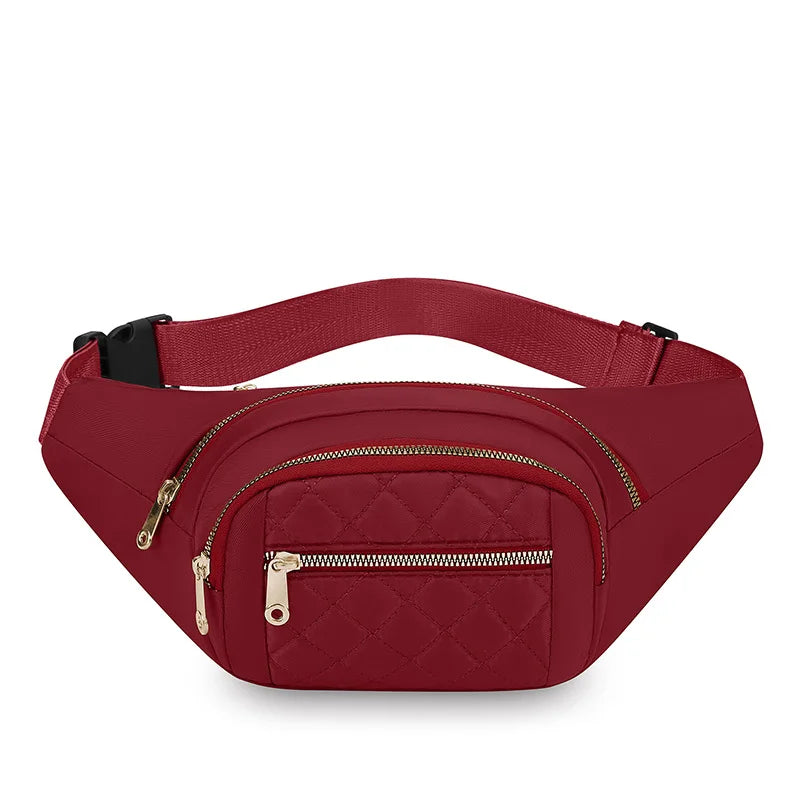 Sac à bandoulière en nylon matelassé bordeaux avec fermeture éclair dorée, vue de dessus.