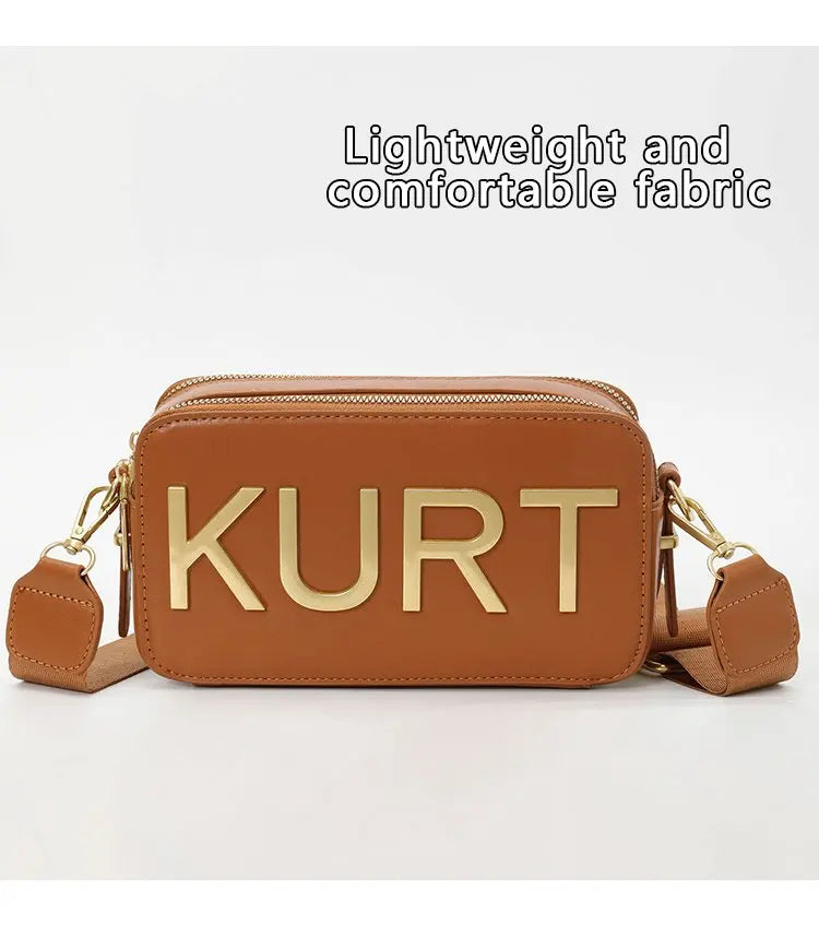Braune Lederbeuteltasche mit dem Namen KURT auf der Vorderseite, vor weißem Hintergrund.