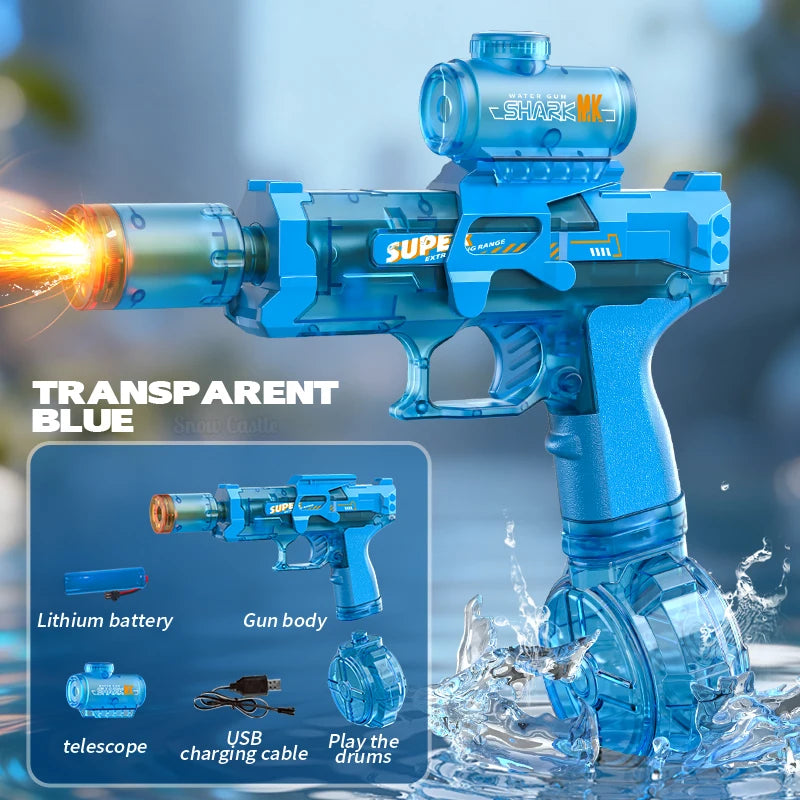 Transparente blaue Hochdruck-Wasserpistole mit Flammen-Effekt wird im Wasser verwendet.