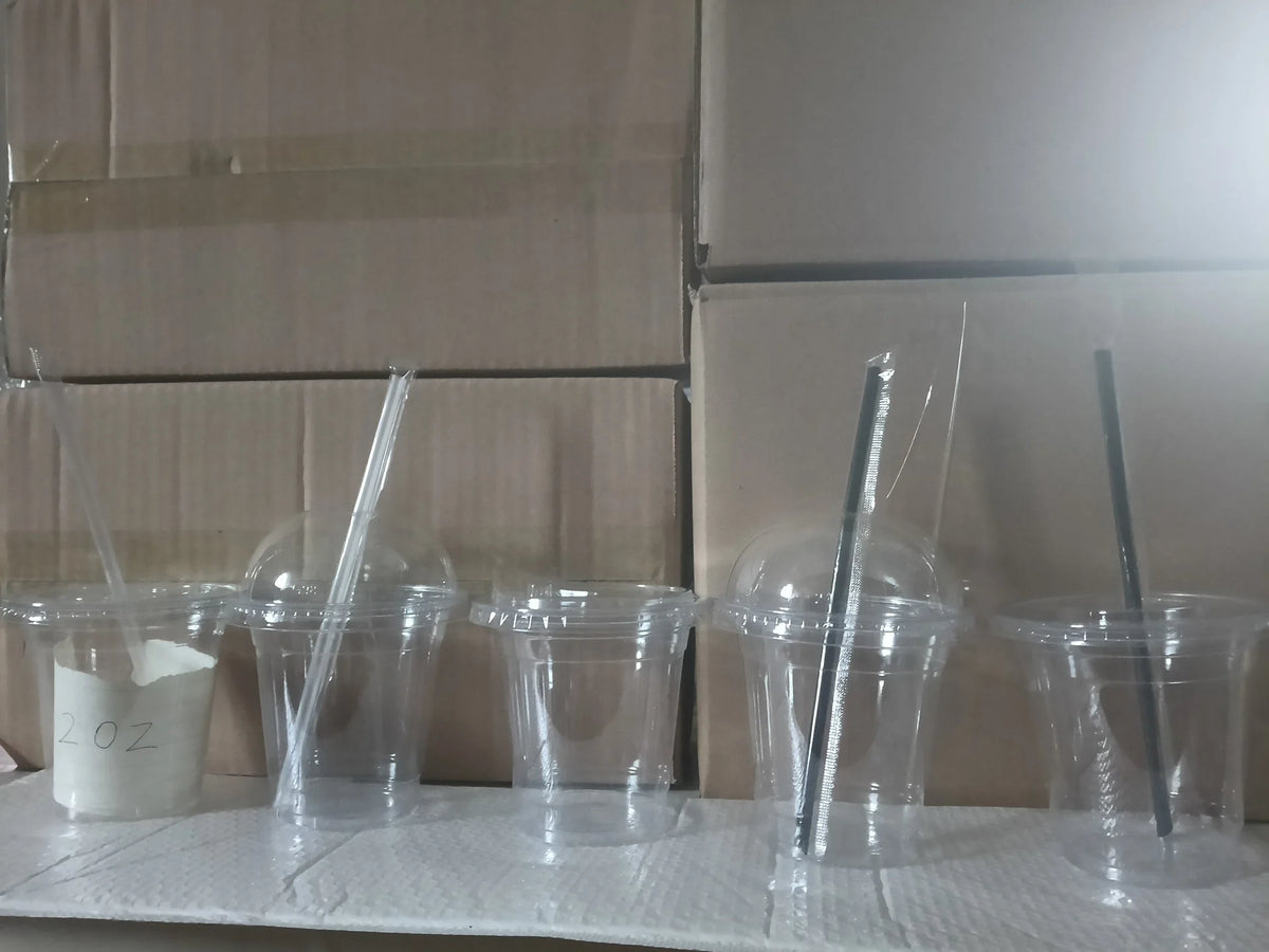 Clear Disposable Plastic Cups with Lids and Straws for Iced Coffee and Smoothies