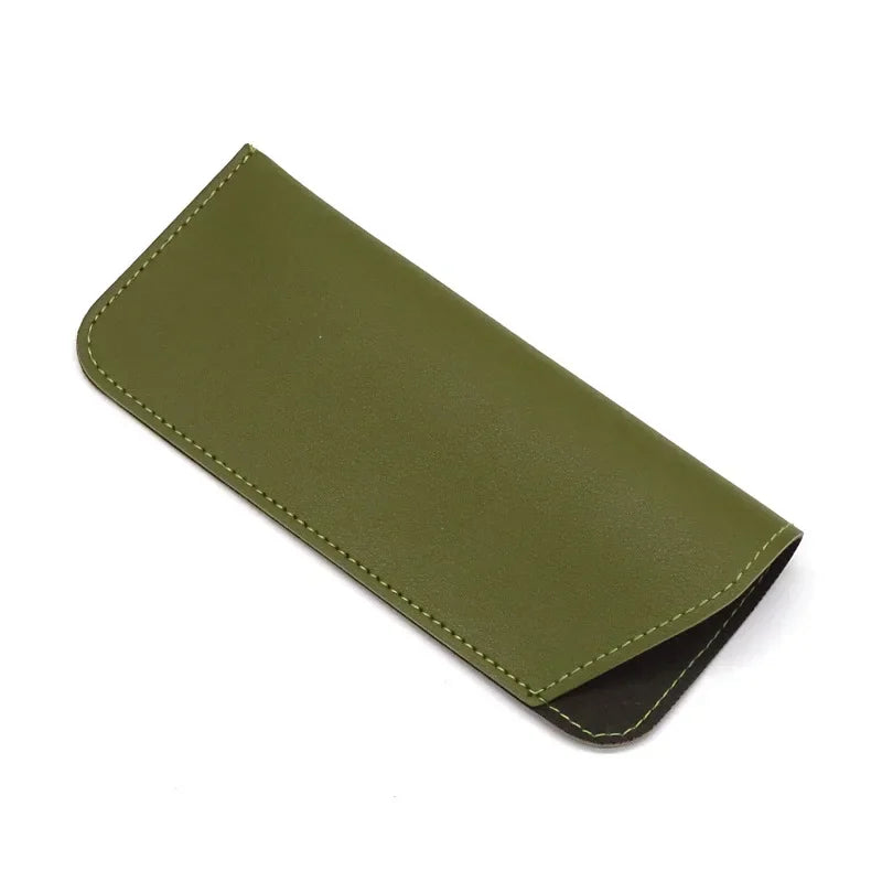 Estuche protector de cuero PU verde oliva y delgado para gafas.