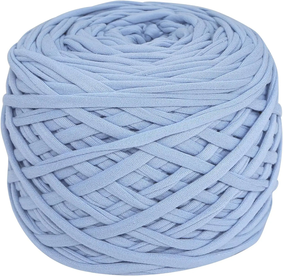Eine Kugel dickes, lichtblaues Polyester-Strickgarn, bereit zum Basteln