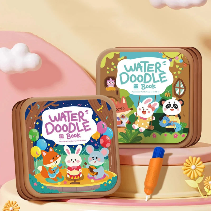 Ein Set wiederverwendbarer Water Doodle Bücher mit niedlichen Tierfiguren und farbenfrohen Illustrationen.