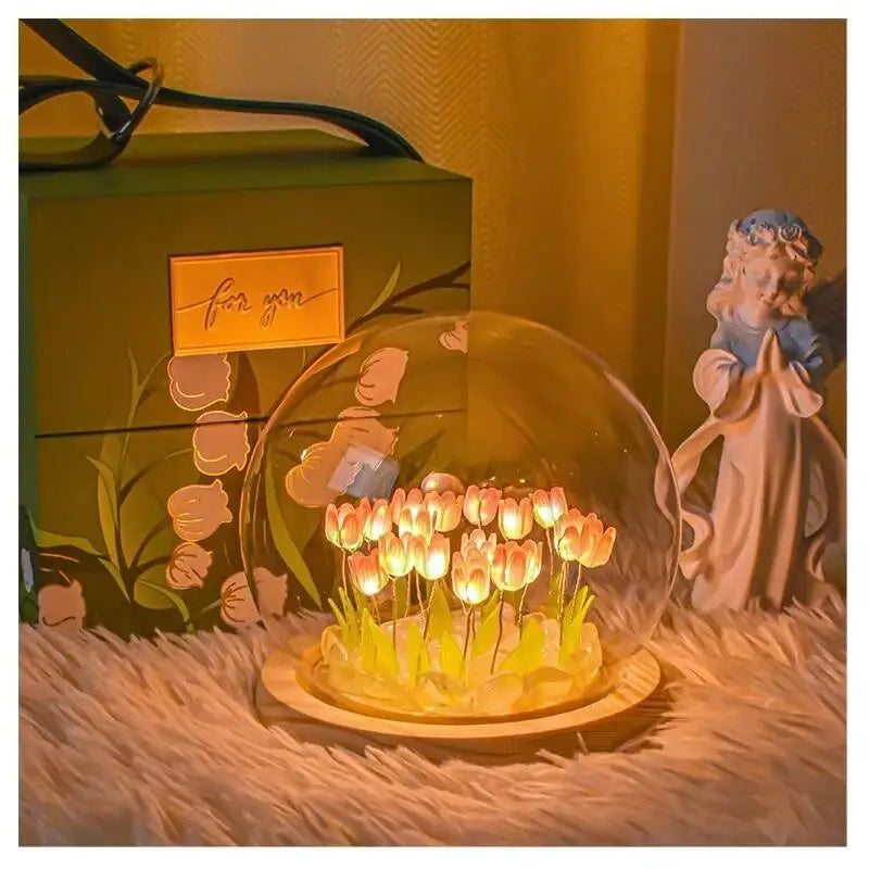 Tulpen-LED-Nachtlicht mit Glaskuppel