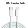 Ein 1 Meter langes weißes Ladekabel mit USB-C-Anschlüssen, aufgewickelt.