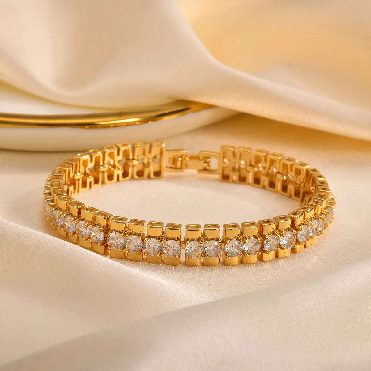 Bracelet Chaîne à Anneau de Papier Doré avec Pierres CZ