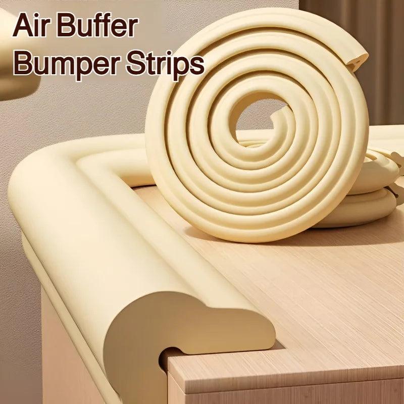 Beige Airbuffer-Stoßstangenrollen als Kindersicherungen für Tischcorners