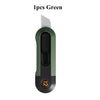 Un couteau utilitaire compact vert avec poignée noire et lame visible.