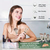 Eine Frau hält ein komplettes Set essenzieller Make-up-Pinsel für Profis und Anfänger.
