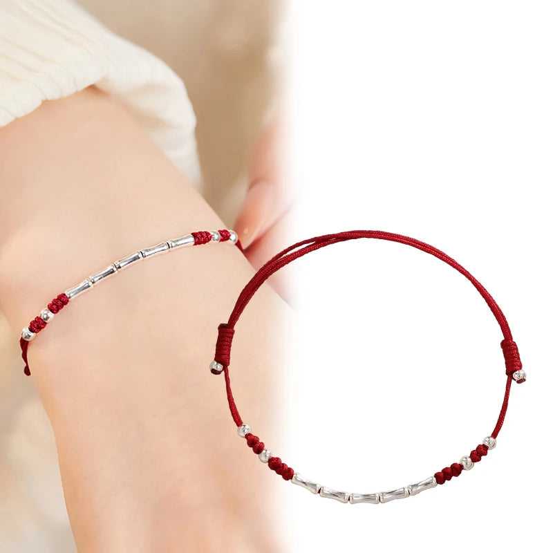 Bracelet en Fil Rouge Façonné à la Main