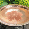 حوض طيور نحاسي صغير ومغذٍ
