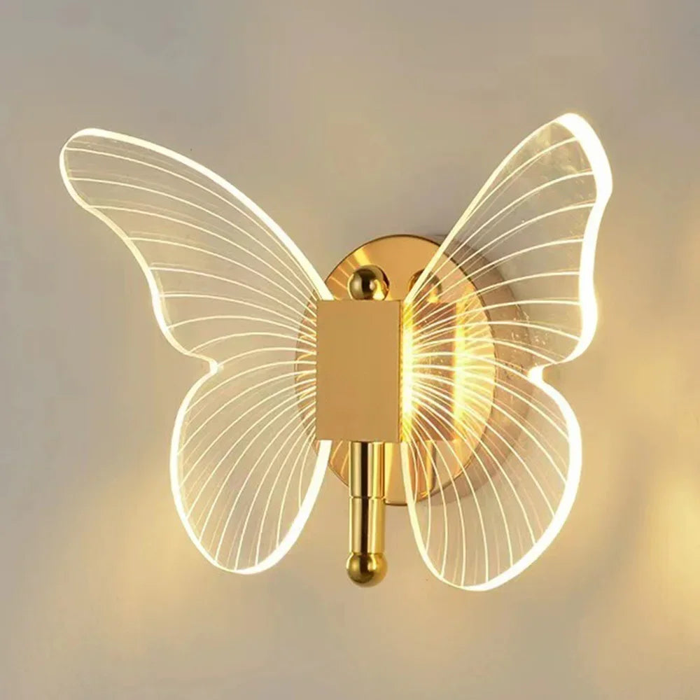 مصباح حائط أجنحة فراشة حديثة بإضاءة LED ولمسات ذهبية.