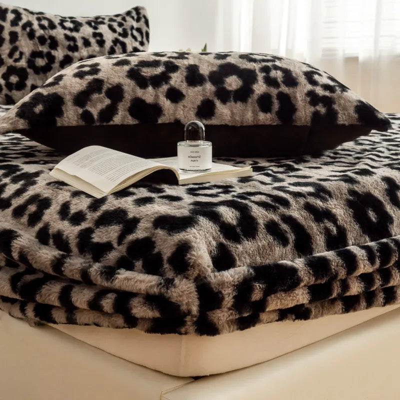 Cozy Plush Fitted Sheet with Leopard Print