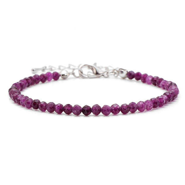 Pulsera hecha de cuentas de piedra natural púrpura profunda con cierre de cordón ajustable.