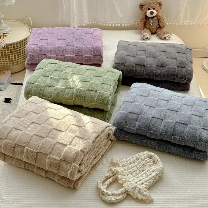 Lilac Checkered Fleece Throw Blanket – Soft & Cozy