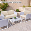 Ein Set modernes Outdoor-Möbel, bestehend aus Sofa und Stühlen mit hellbeigen Überwürfen auf einer Terrasse.