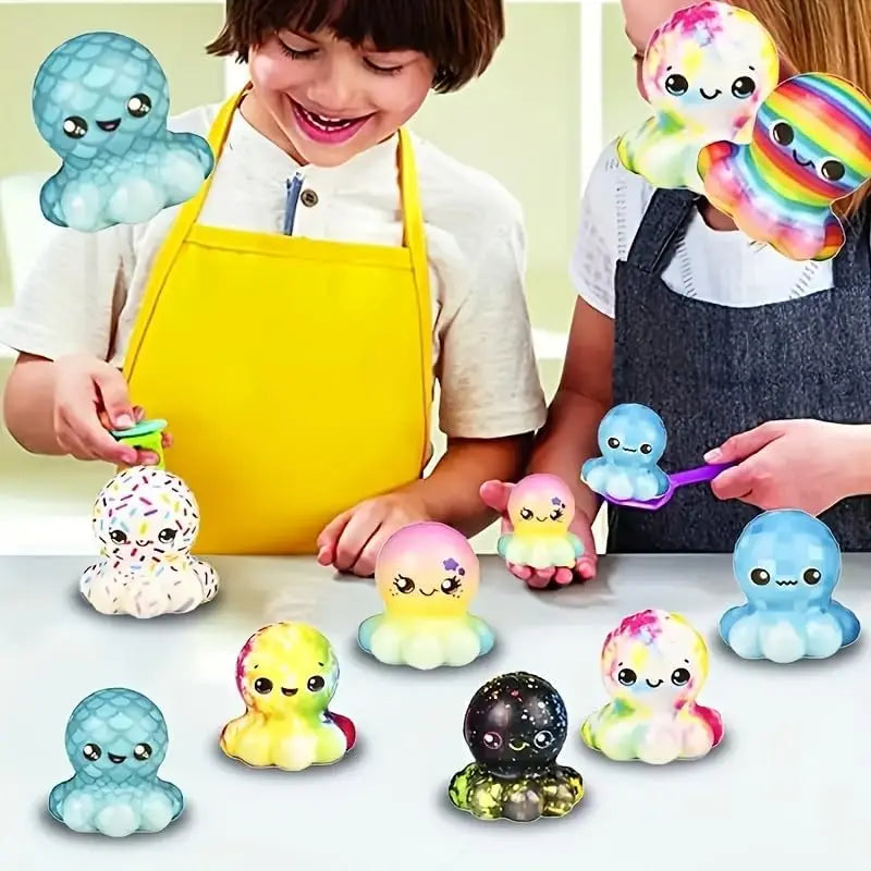 Un enfant avec divers jouets anti-stress colorés sur une table.