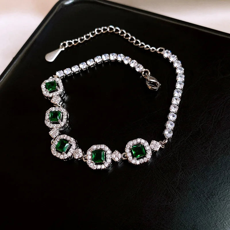 Rhinestone Round Clasp Bracelet