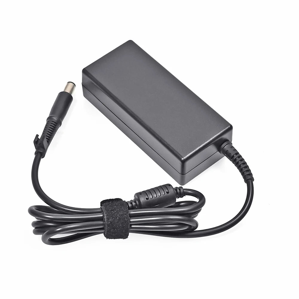 Adaptateur secteur noir haute performance pour ordinateurs portables avec cordon et connecteur.