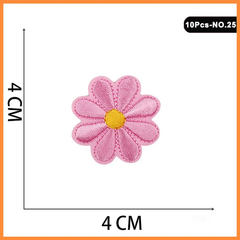 Pink embroidered flower patch with a yellow center, measuring 4 cm in diameter.
