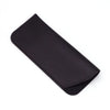 Estuche protector para gafas de cuero PU negro, visto de lado.