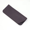Estuche protector de cuero PU morado oscuro para gafas.