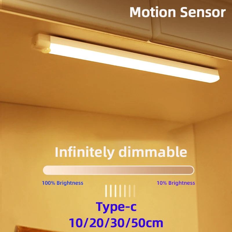 Barre lumineuse LED blanche montée sous un meuble, montrant des niveaux de luminosité infiniment modulables et une connectivi