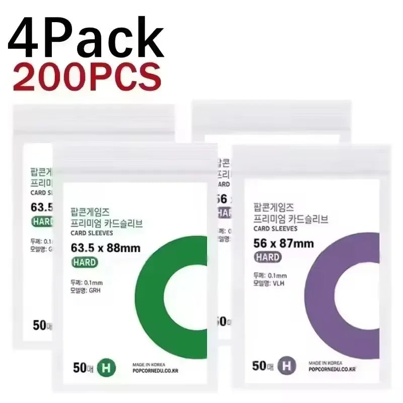 Un paquet de quatre packs contenant 200 pièces de housses de protection transparentes pour collections et cartes.