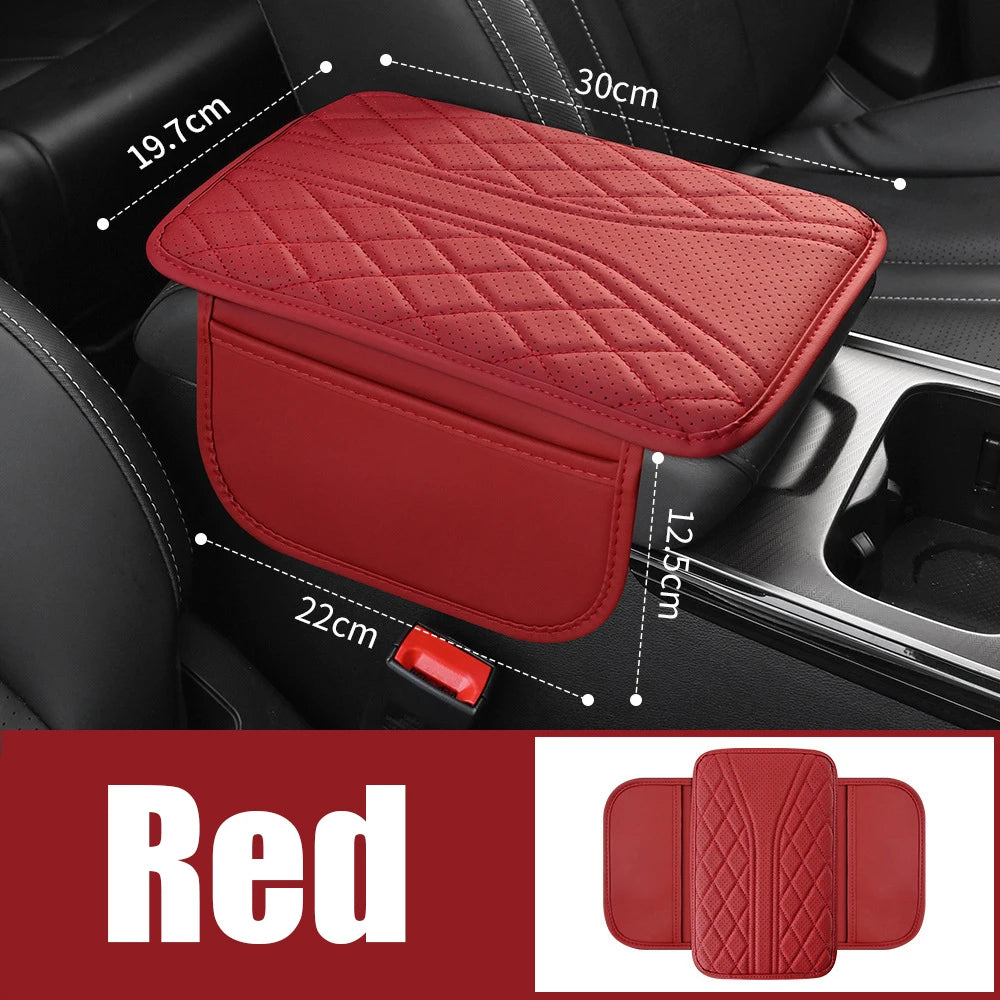 Rote gesteppte Lederarmlehne-Organizer und Aufbewahrungstasche im Auto-Innenraum.