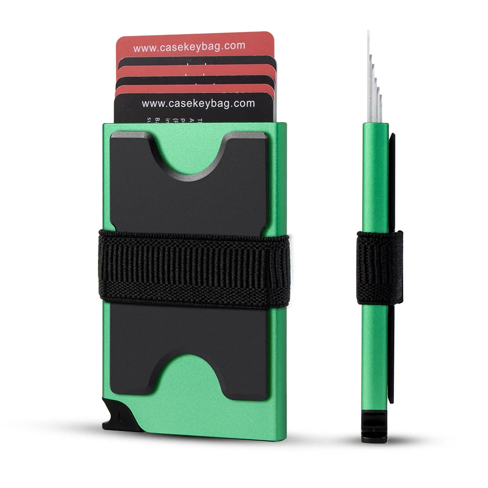 Grüner schlanker RFID-blockierender Kartenhalter mit schwarzem Riemen und silbernem Stift.