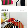 Colección de bolsos de mano tejidos coloridos con rayas, patrones geométricos y colores sólidos como rosa, verde y negro.