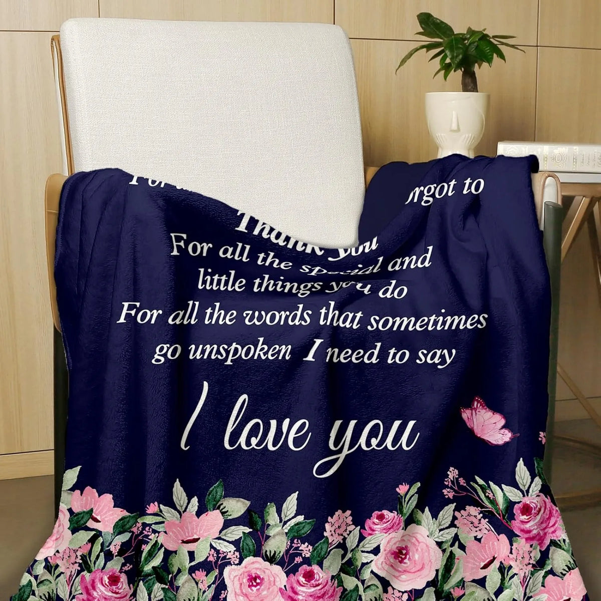 Soft Coral Fleece Throw Blanket – Lightweight & Cozy for All Seasons