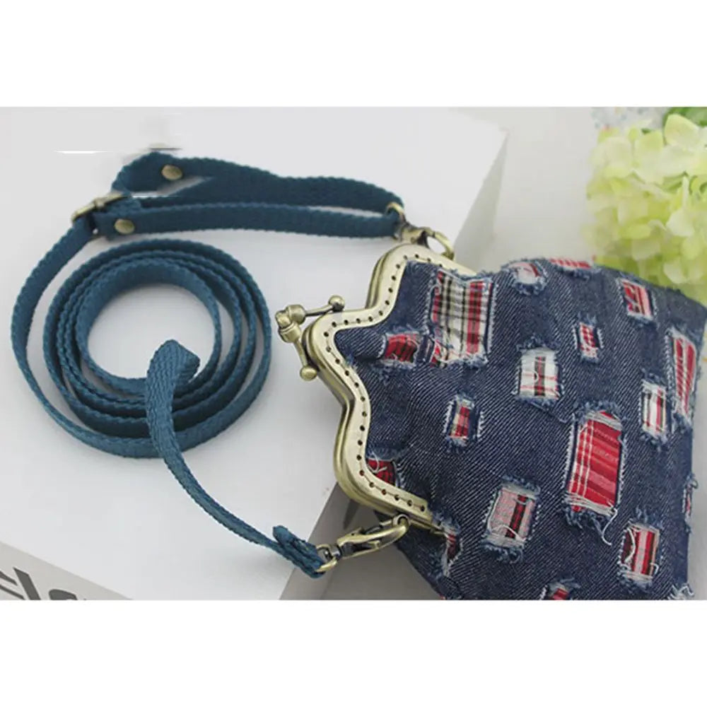 A dark blue canvas shoulder strap with a plaid pattern is shown next to a fabric bag.