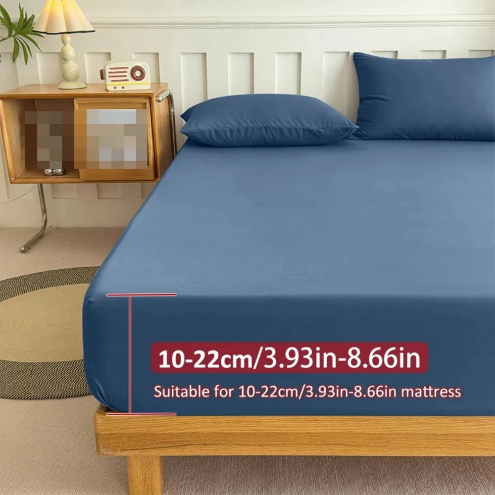 A blue fitted bed sheet with an elastic band is shown on a bed, suitable for 10-22cm mattresses.