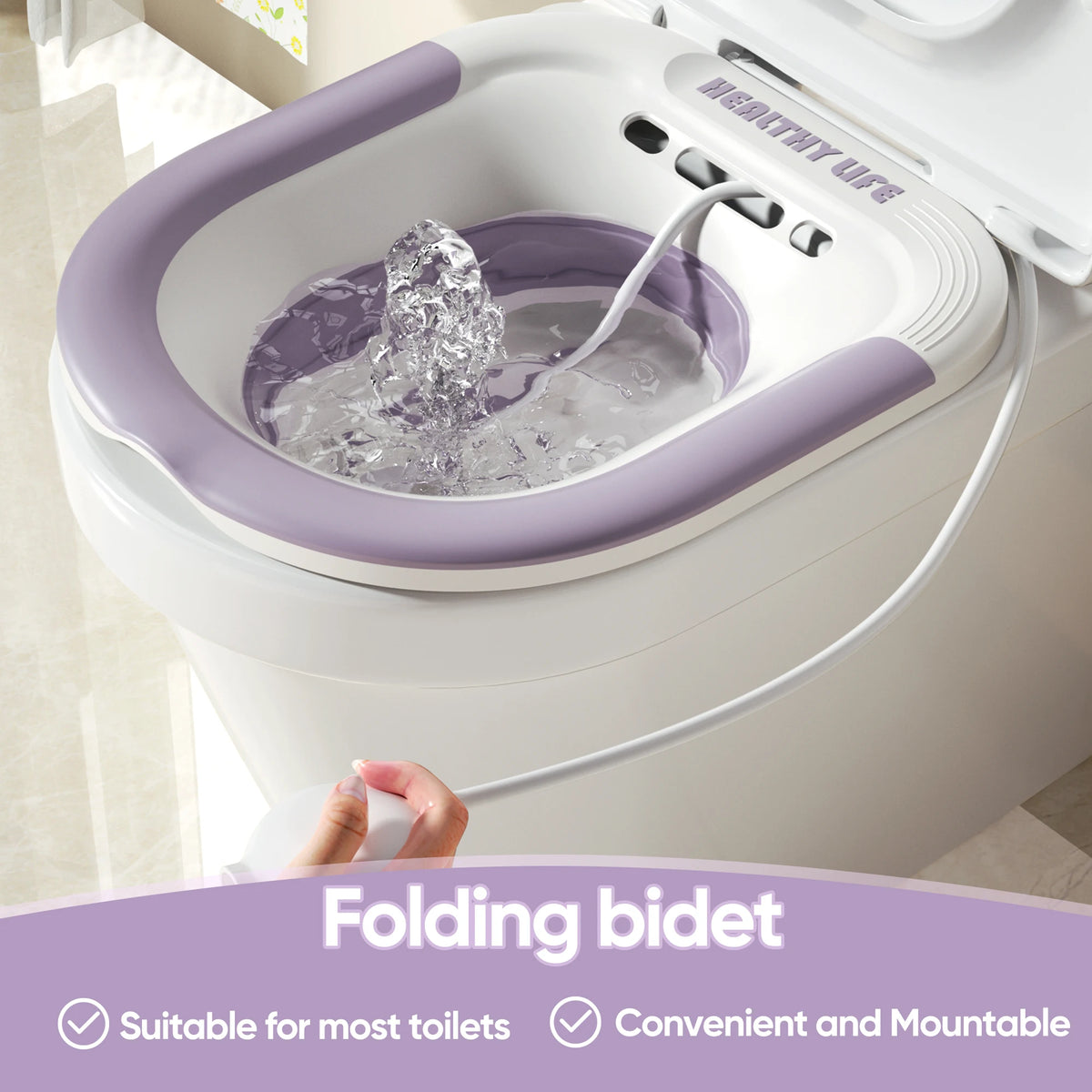 Ein weißes faltbares Bidet mit violettem Becken, das seine bequemen und montierbaren Funktionen demonstriert.