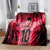 Leuchtend rote und schwarze Decke mit einem Fußballtrikot der Nummer 10 und Messi.