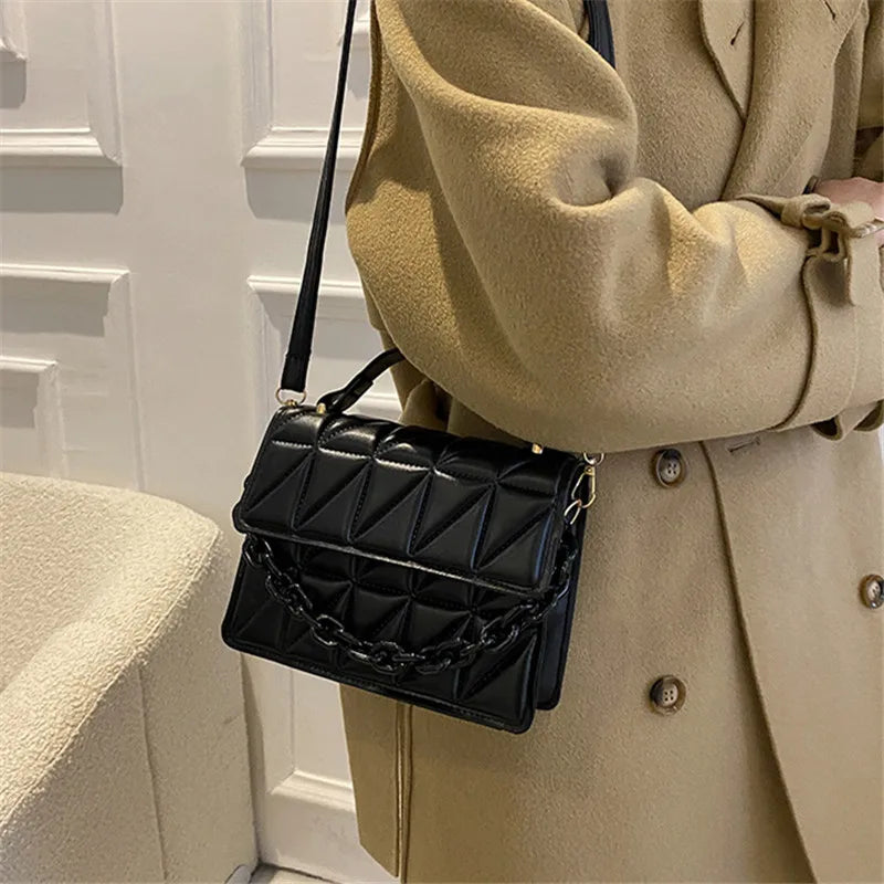 Petite Tote Carrée Matelassée avec Bandoulière Chaîne