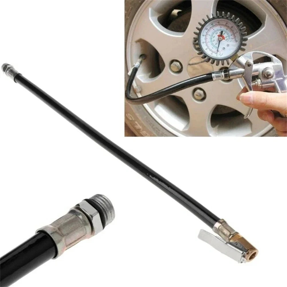 Inflador portátil negro de neumáticos con manómetro junto a una rueda de coche.